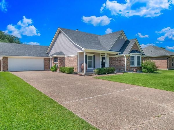5506 Lake Side Drive, Bossier City, LA 71111