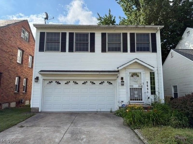 2251 S Belvoir Boulevard, Cleveland, OH 44118 Photo 1