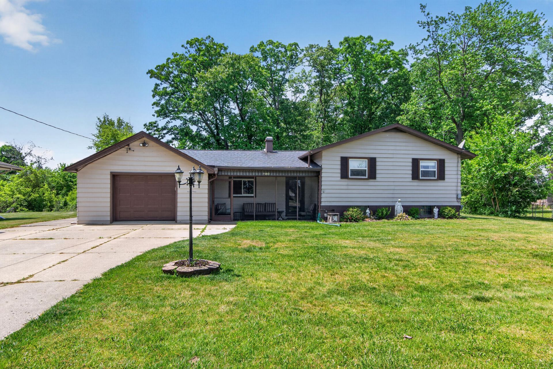 1180 Herbert J Avenue, Jackson, MI 49202 Main Photo