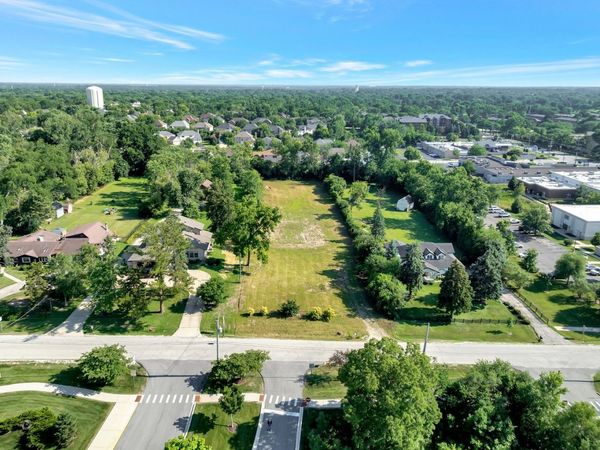 629 65th Street , Willowbrook, IL 60527