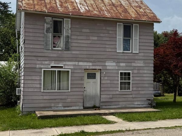 211 N Main Street , Pleasantville, OH 43148