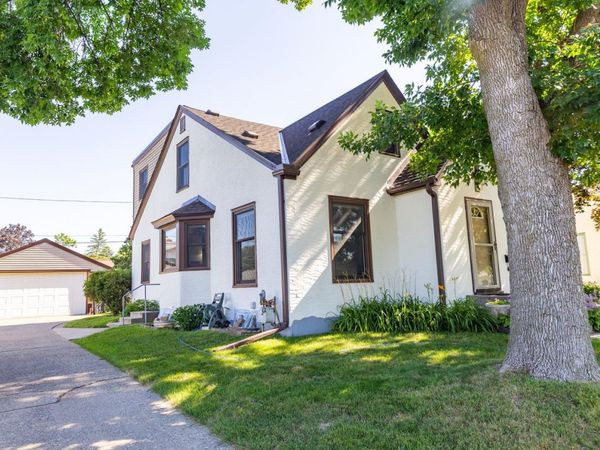 805 Cottage Avenue W, Saint Paul, MN 55117