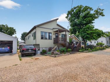 6 Howard Road , Bayville, NY 11709