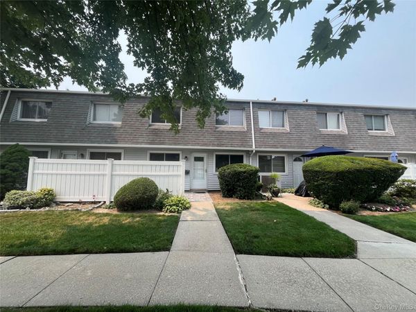 92 Storm Drive , Holtsville, NY 11742