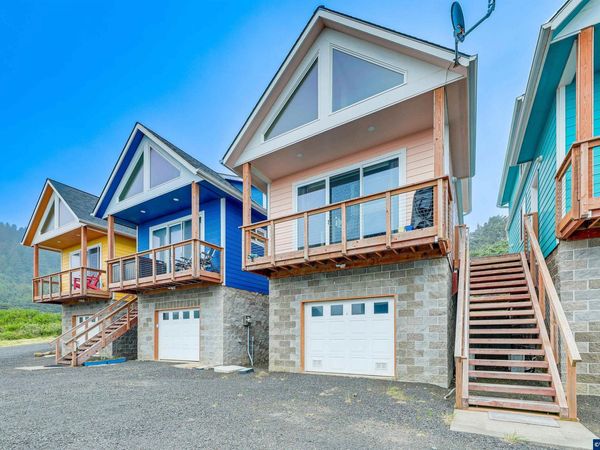95590 S Us 101 #3 Hwy, Yachats, OR 97498