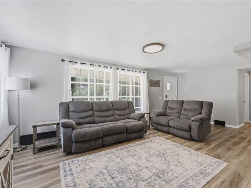 1693 Meadowlane Drive SE, Canton, OH 44709 Photo 13