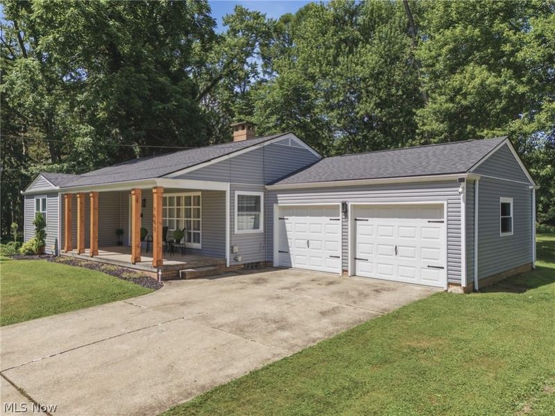 1693 Meadowlane Drive SE, Canton, OH 44709 Photo 2