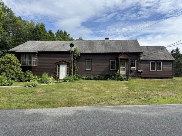 114 Parmenter Rd, Bernardston, MA 01337