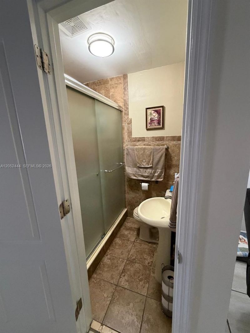2760 W 63rd Pl, Unit 106-23, Hialeah, FL 33016 Photo