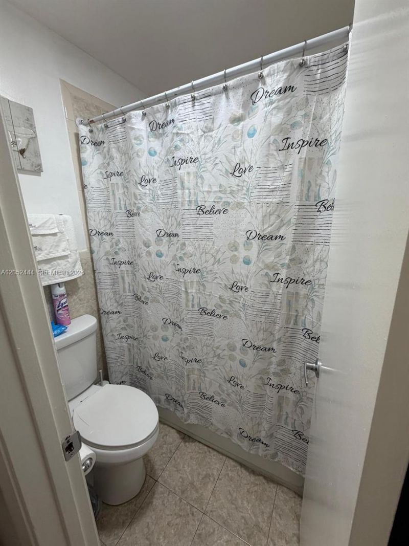 2760 W 63rd Pl, Unit 106-23, Hialeah, FL 33016 Photo