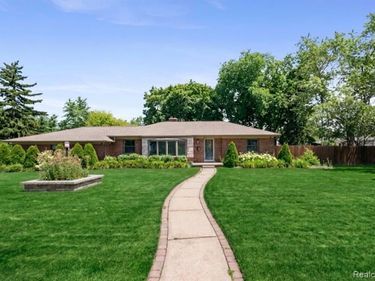 27200 Milton Avenue, Warren, MI 48092