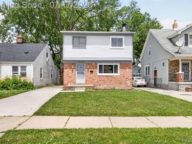20471 Hollywood Street, Harper Woods, MI 48225