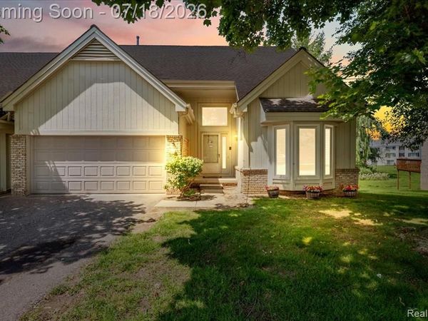 24533 Martel Drive, Farmington Hills, MI 48335