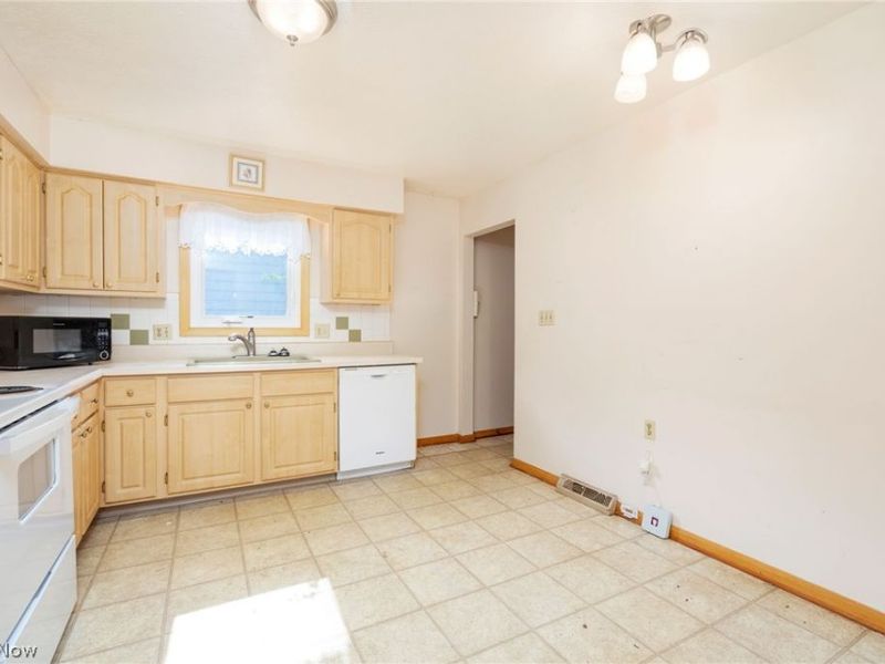 241 Hilltop Drive, Doylestown, OH 44230 Photo 21