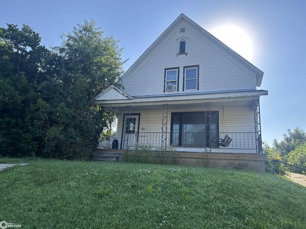 104 S 12Th Street, Marshalltown, IA 50158