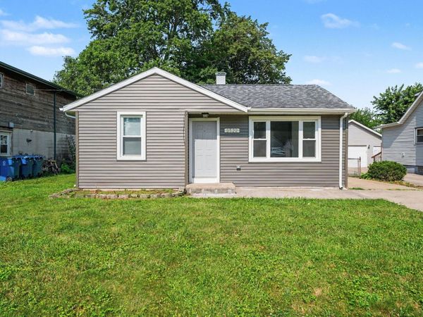 9522 Erie Street , Highland, IN 46322