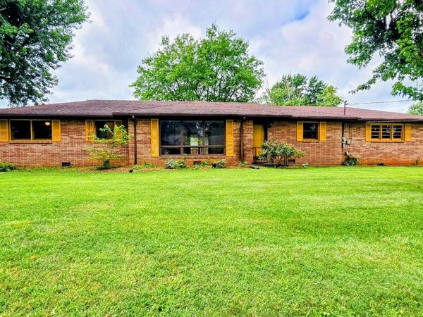 203 Kelly Dr , Decherd, TN 37324