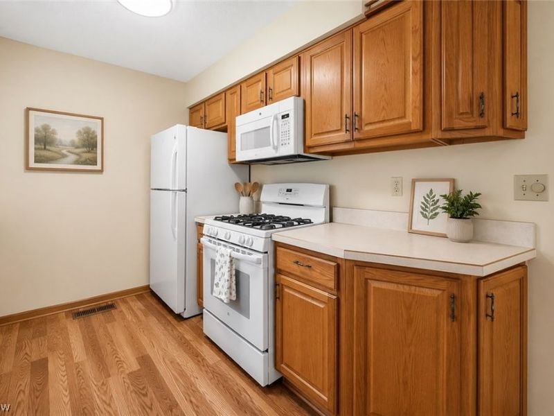 7655 Manor Drive, Mentor on the Lake, OH 44060 Photo 11