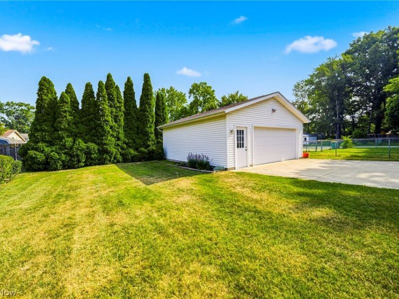 7655 Manor Drive, Mentor on the Lake, OH 44060 Photo 31