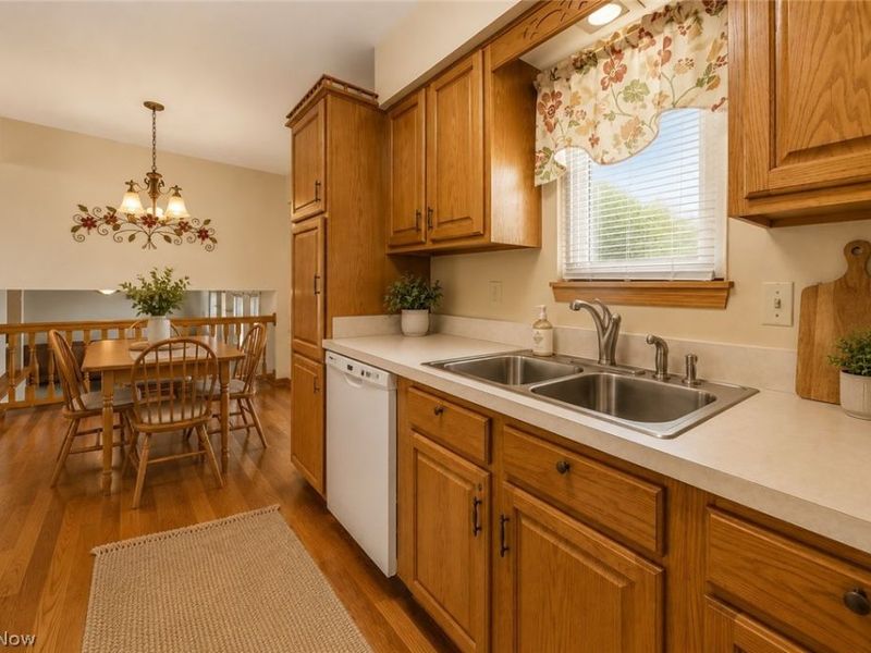 7655 Manor Drive, Mentor on the Lake, OH 44060 Photo 5