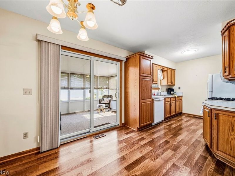 7655 Manor Drive, Mentor on the Lake, OH 44060 Photo 7