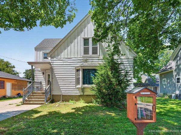 921 WHEELER Street, Woodstock, IL 60098