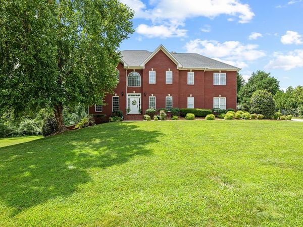 992 Stonebridge Circle, Cookeville, TN 38501