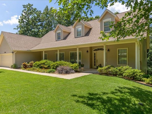 1700 N Applebury Drive , Fayetteville, AR 72701