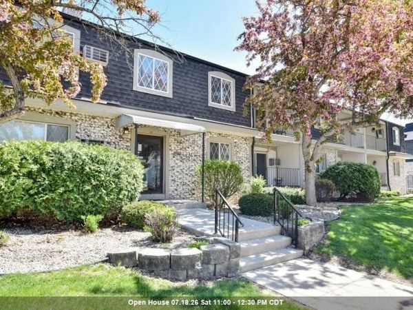 121 W NORTH STREET, Unit 27, Waukesha, WI 53188