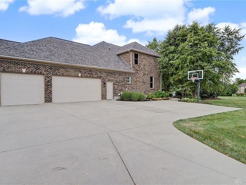 696 Treeline Court, Clearcreek Township, OH 45066 Photo 4