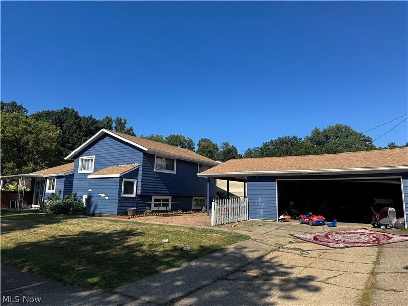 19219 Davinwood Drive, Cleveland, OH 44135 Photo 3