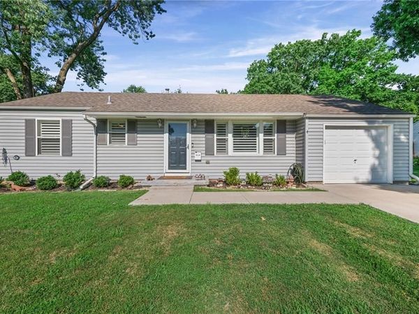 5520 Barton Lane, Shawnee, KS 66203