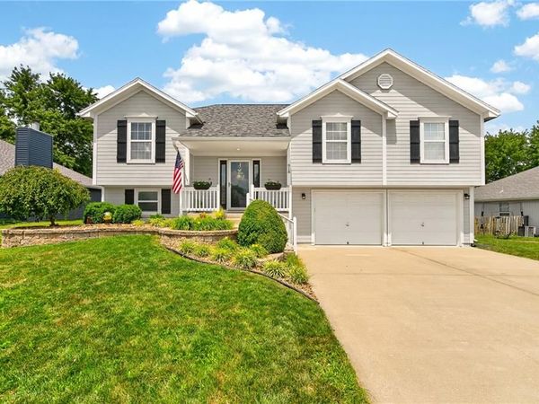618 Gateway Drive, Grain Valley, MO 64029