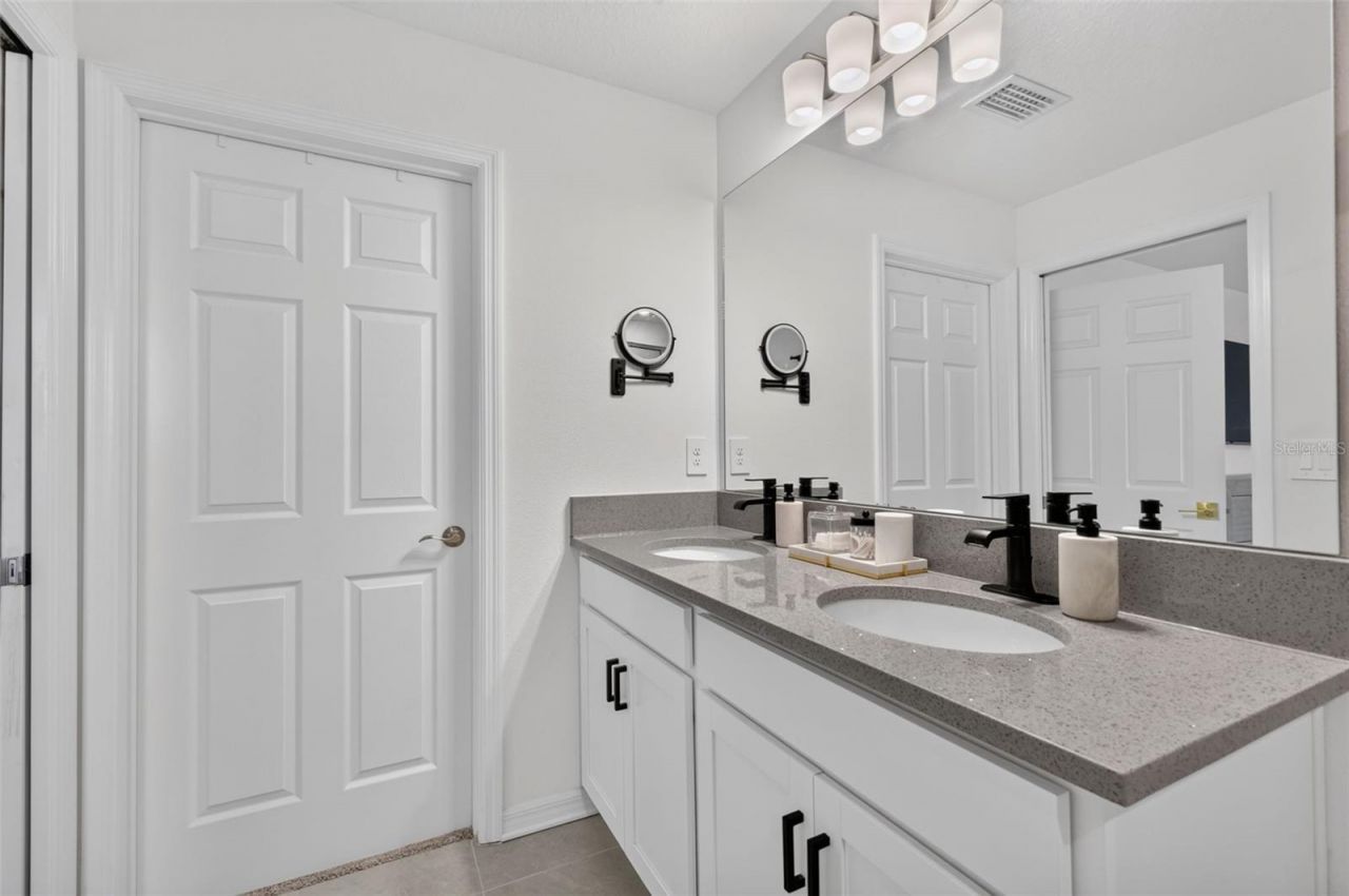 1813 Fender Lane , Sarasota, FL 34240 Photo
