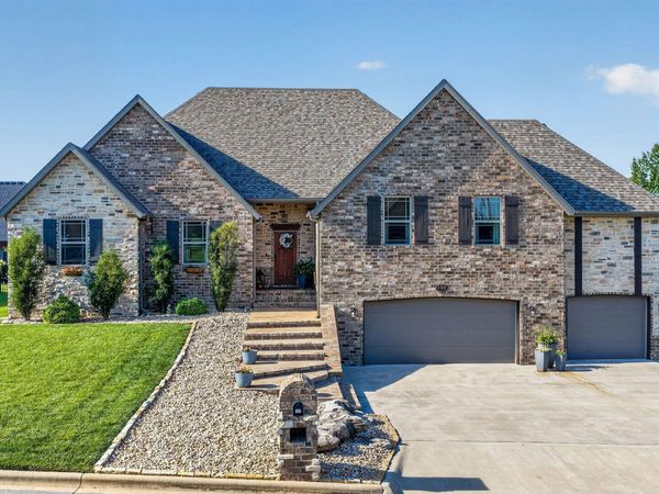 102 E Ironwood Drive , Republic, MO 65738