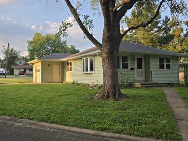 303 E Truman Avenue , Clinton, MO 64735