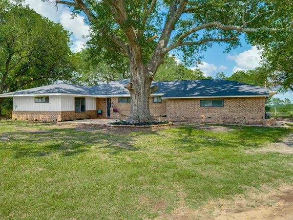 307 Daingerfield Street, Naples, TX 75568