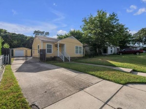 1005 W Clarence Street W, Fort Worth, TX 76117
