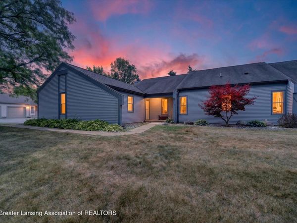 7221 Creekside Drive, Lansing, MI 48917