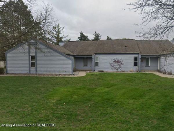 7221 Creekside Drive, Lansing, MI 48917