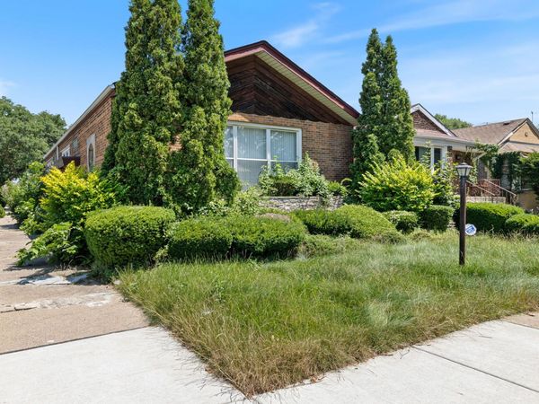 8733 S Ridgeland Avenue , Chicago, IL 60617