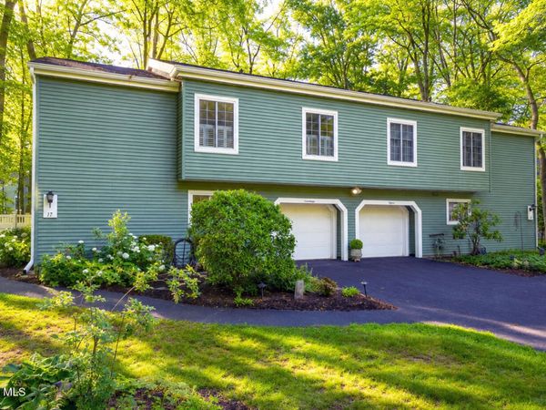 17 Spruce Court, Delmar, NY 12054
