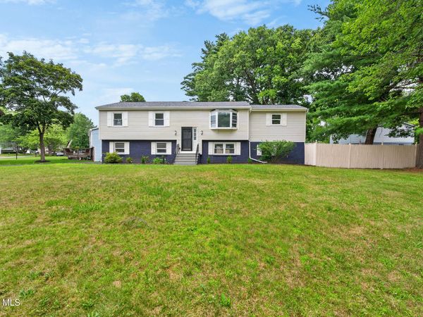 47 Parkwood Drive, Clifton Park, NY 12065