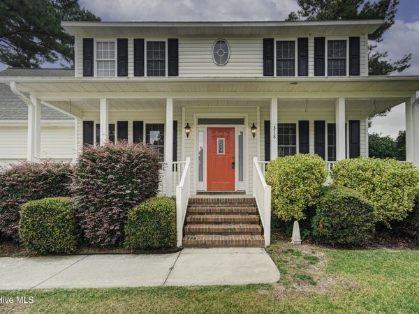 318 Osprey Point Drive , Sneads Ferry, NC 28460