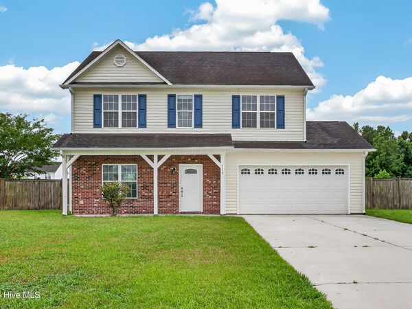 115 Dukes Lake Circle, Richlands, NC 28574