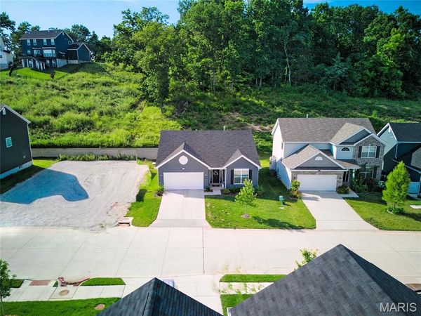 1207 Winding Bluffs Way , Fenton, MO 63026