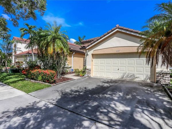 4022 Pinewood Ln , Weston, FL 33331