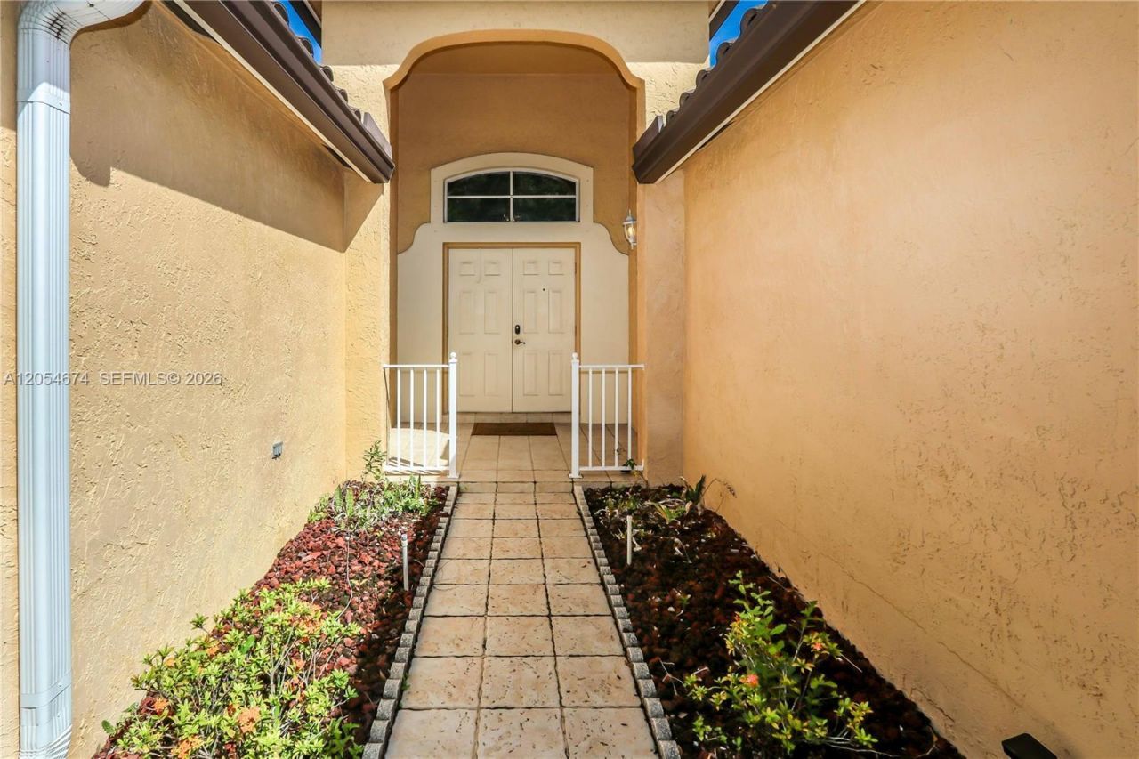 4022 Pinewood Ln , Weston, FL 33331 Photo