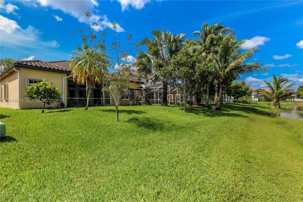 4022 Pinewood Ln , Weston, FL 33331 Photo