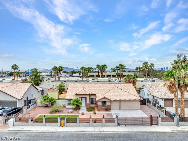 2660 Rosanna Street, Las Vegas, NV 89117